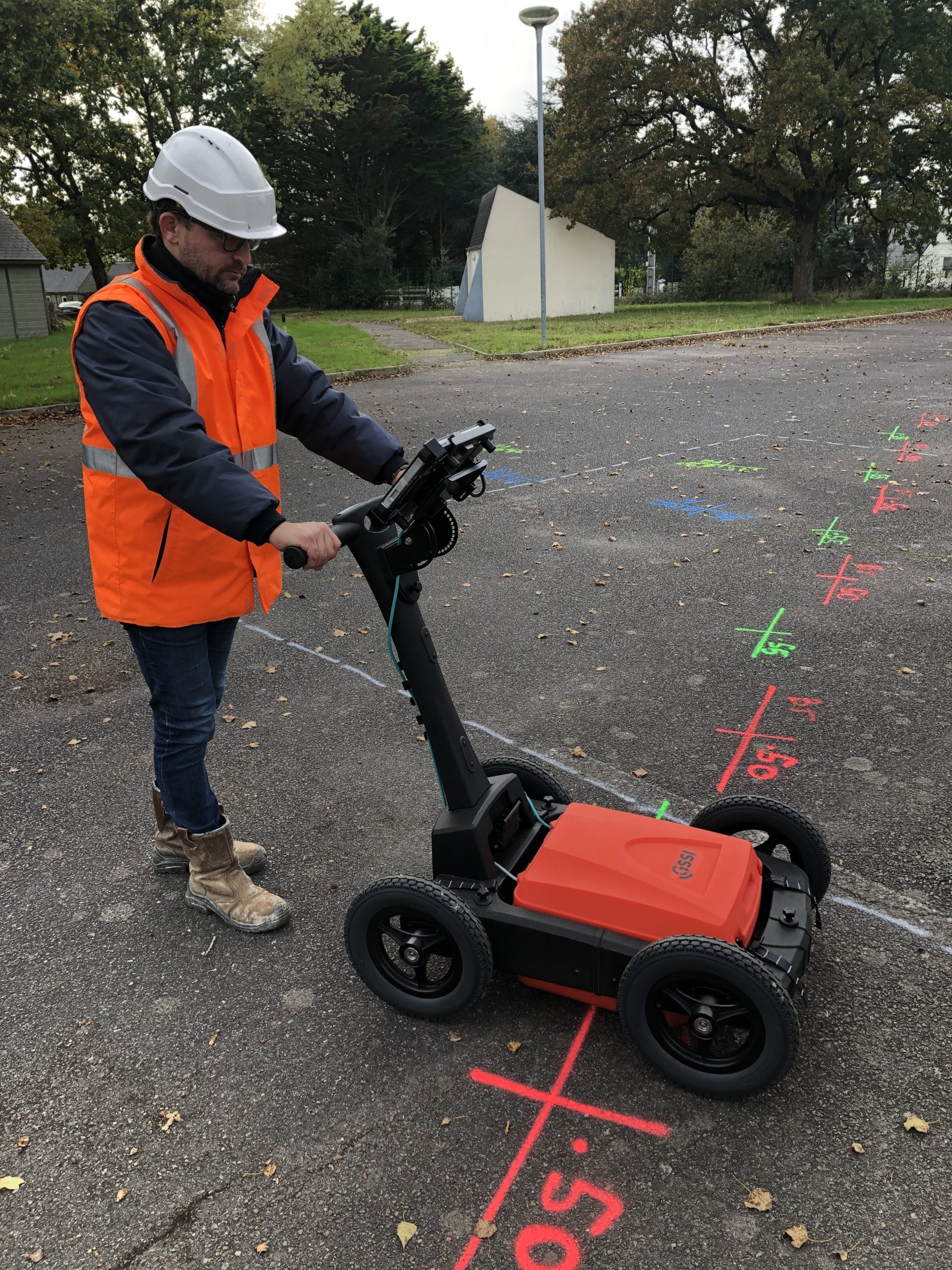 Détection et Géolocalisation de canalisations d'eau et réseaux enterrés GPR Balé SE avec marquage à Tréambert (Loire Atlantique)